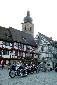 Auftrieb vor dem Rathausplatz